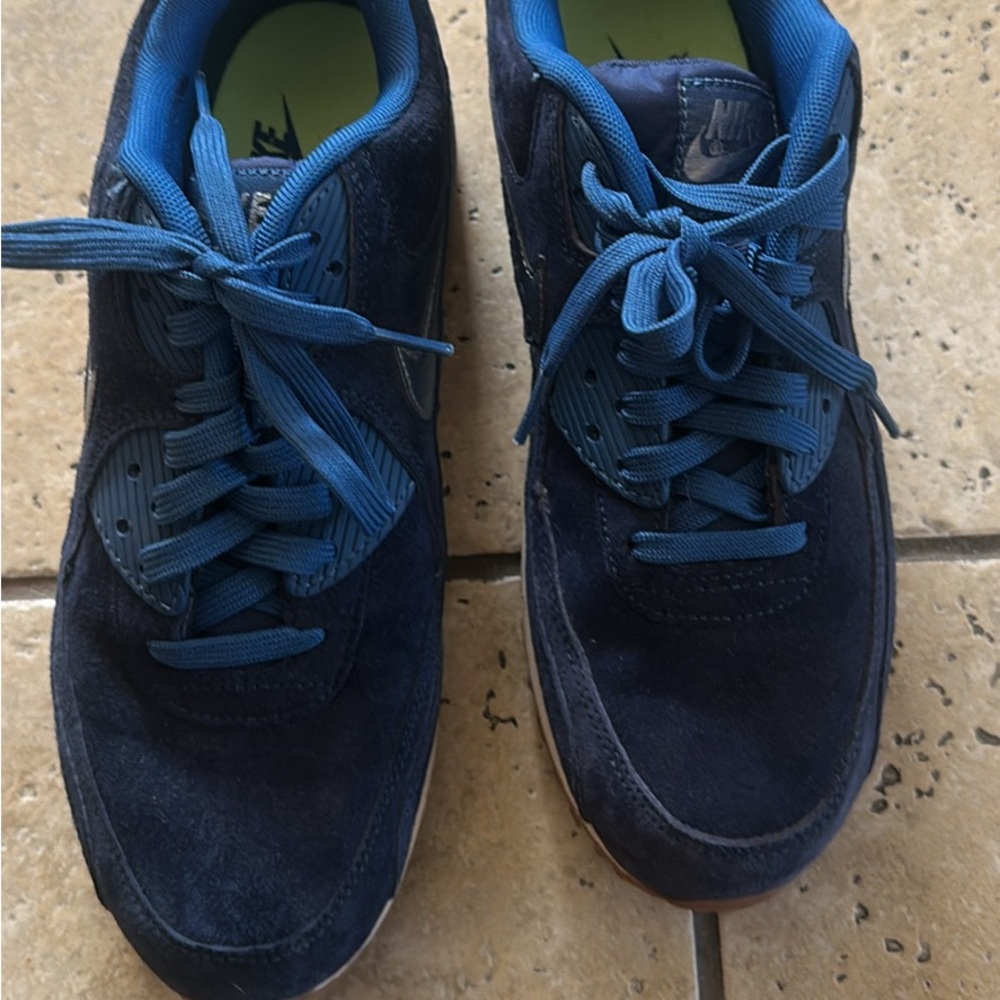 Nike Women Dark Blue Suede AirMax M8